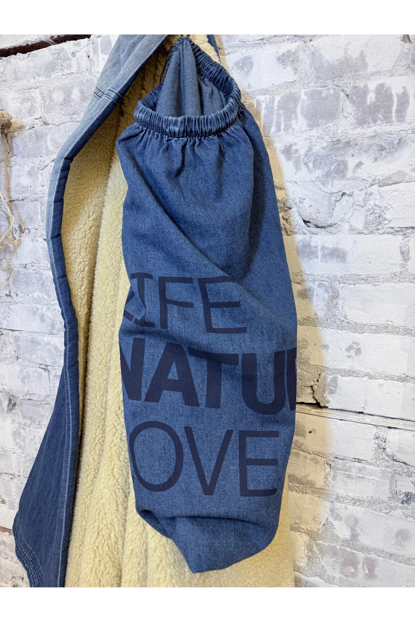 FREECITY X COMMUNE INDIGO SHERPA-BEAR BLANKET
- Indigo Blues - DUNE + SALT