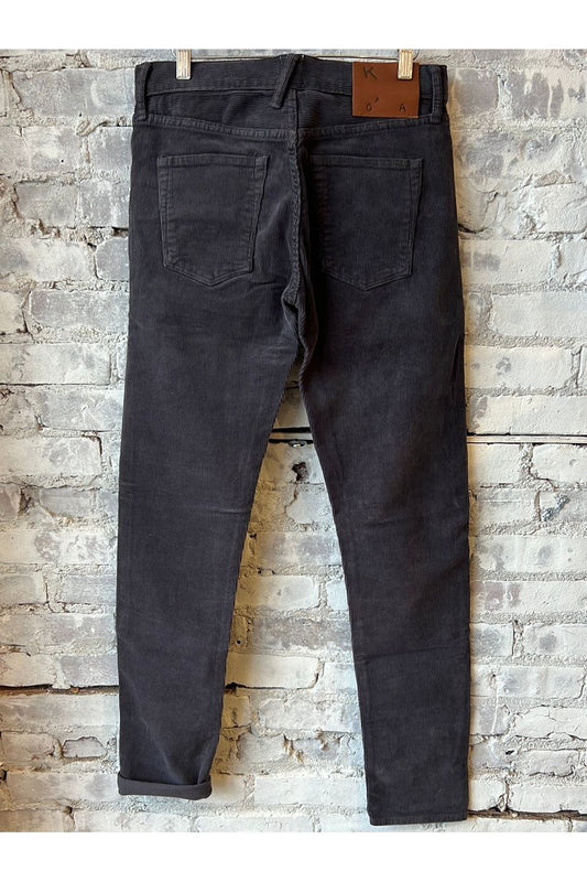 The Pen Slim Stretch 16w Corduroy - Charcoal - DUNE + SALT