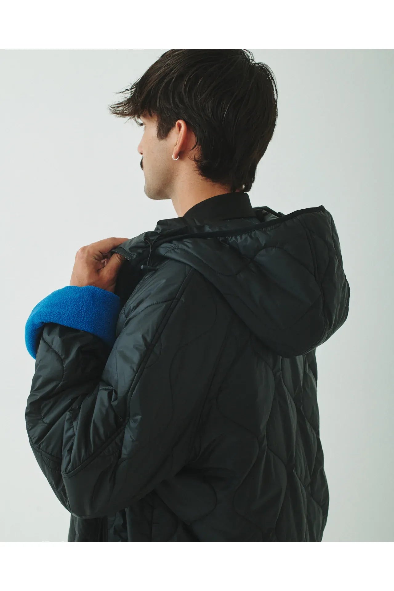 08 Light Hooded Puffer - Black/Blue - DUNE + SALT