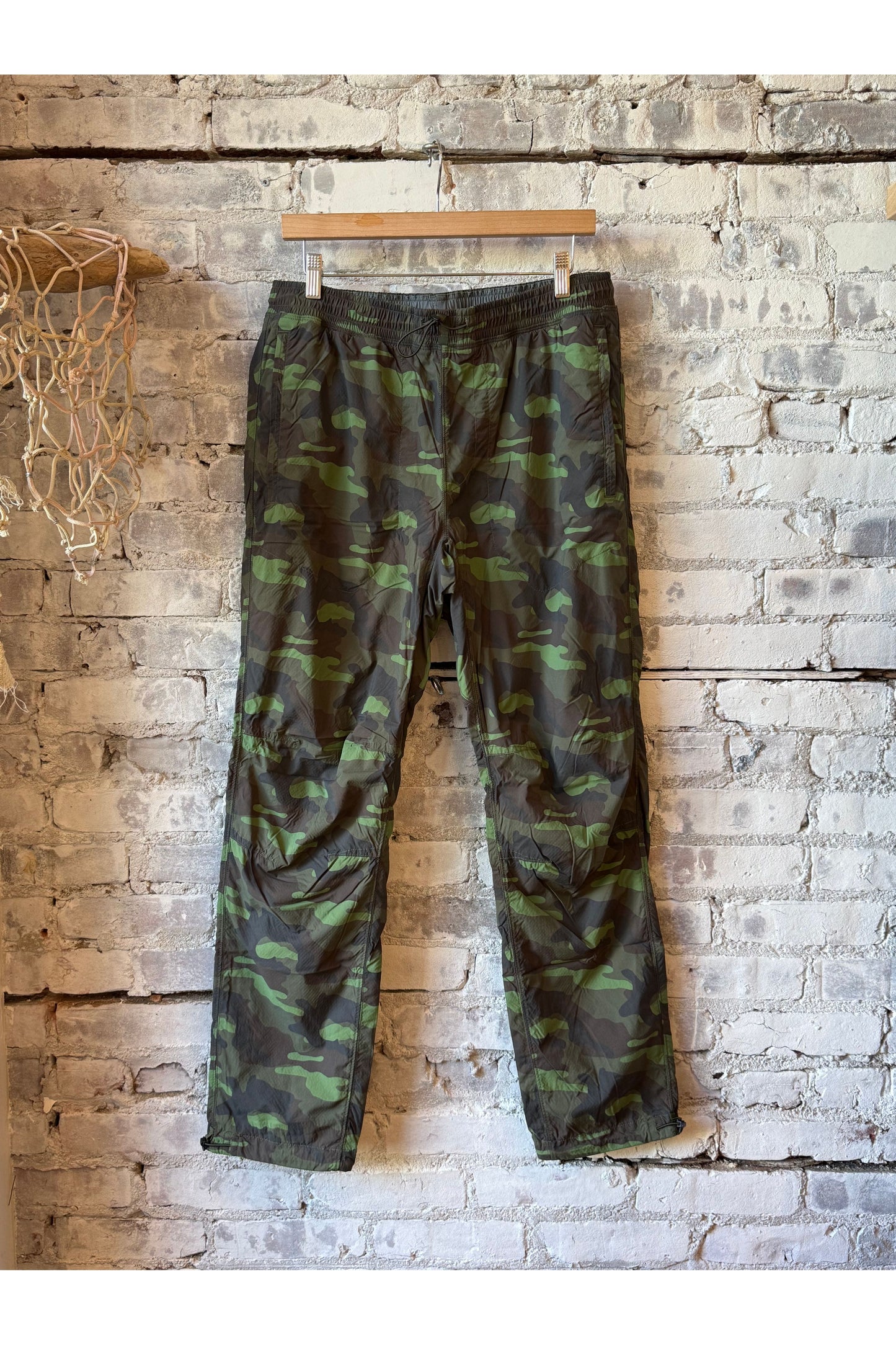 Off-Trail Windpant - Bright Olive Camo - DUNE + SALT