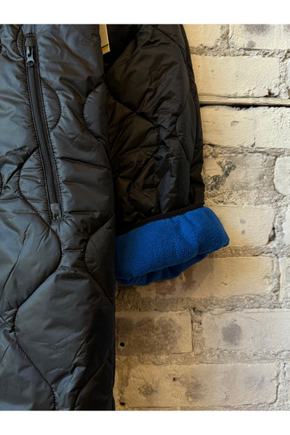 08 Light Hooded Puffer - Black/Blue - DUNE + SALT