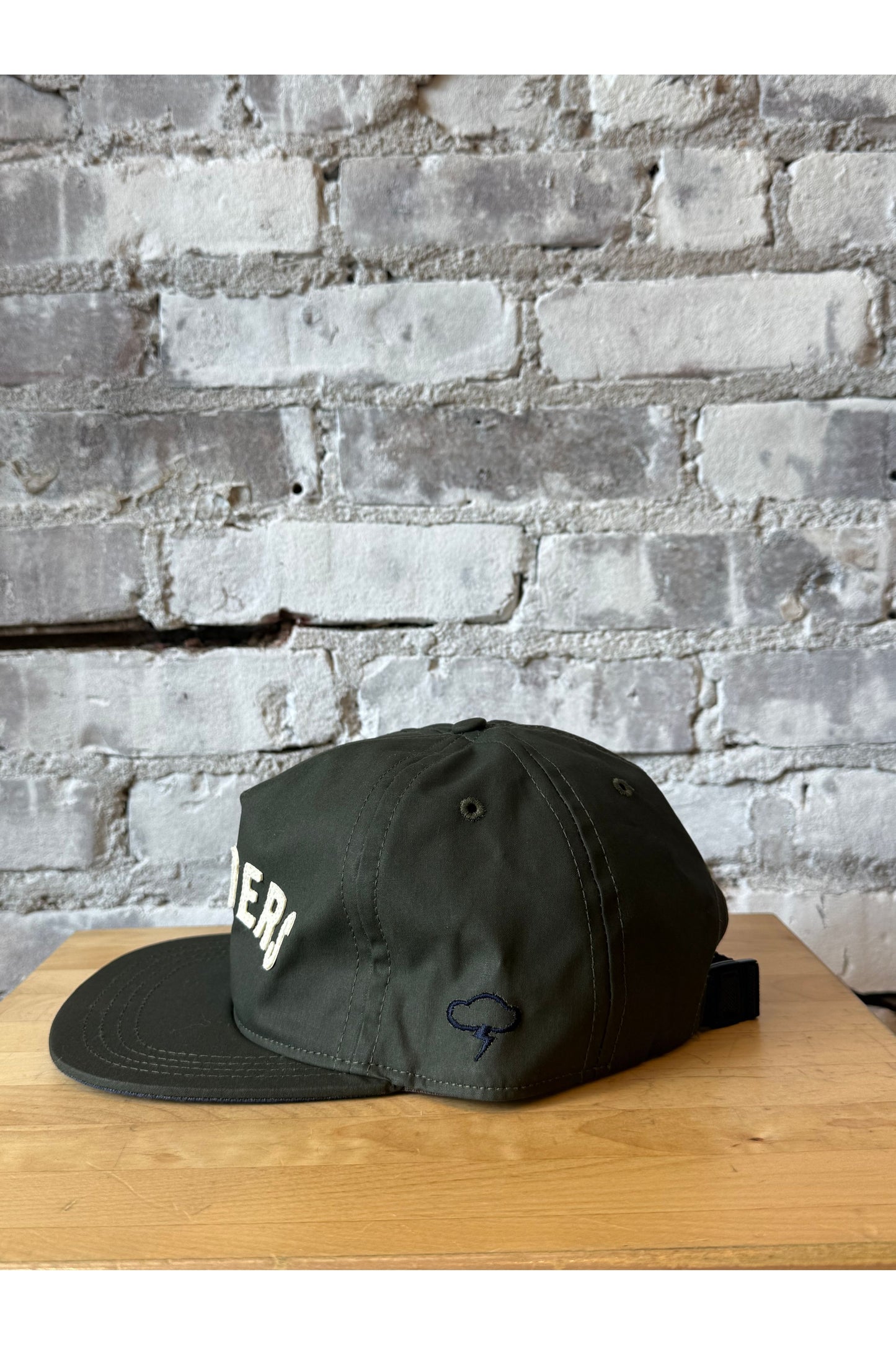 Outsiders Strapback - Green/Navy - DUNE + SALT