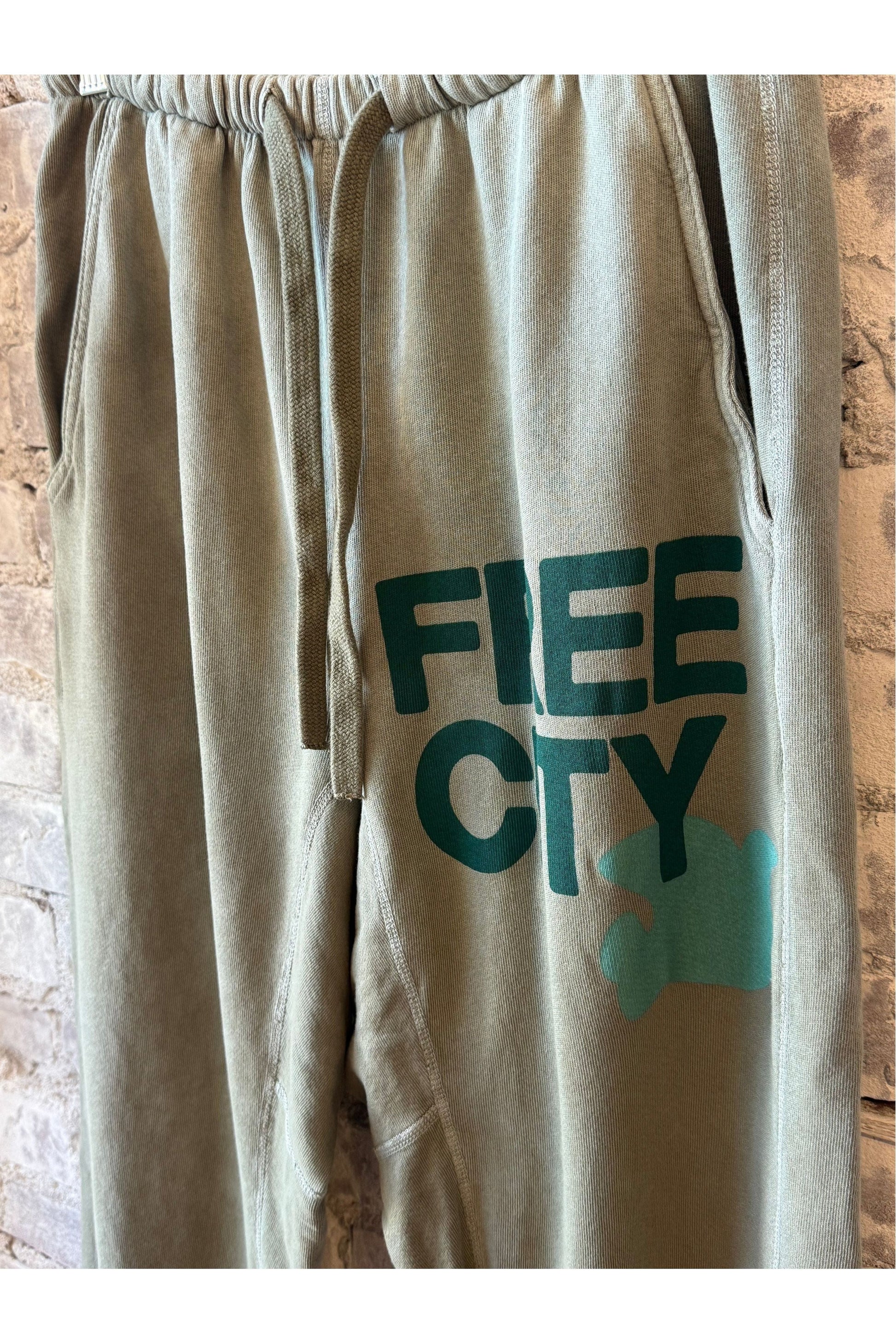 FREECITYLARGE SUNFADES Pocket Sweatpant - shrooms - DUNE + SALT