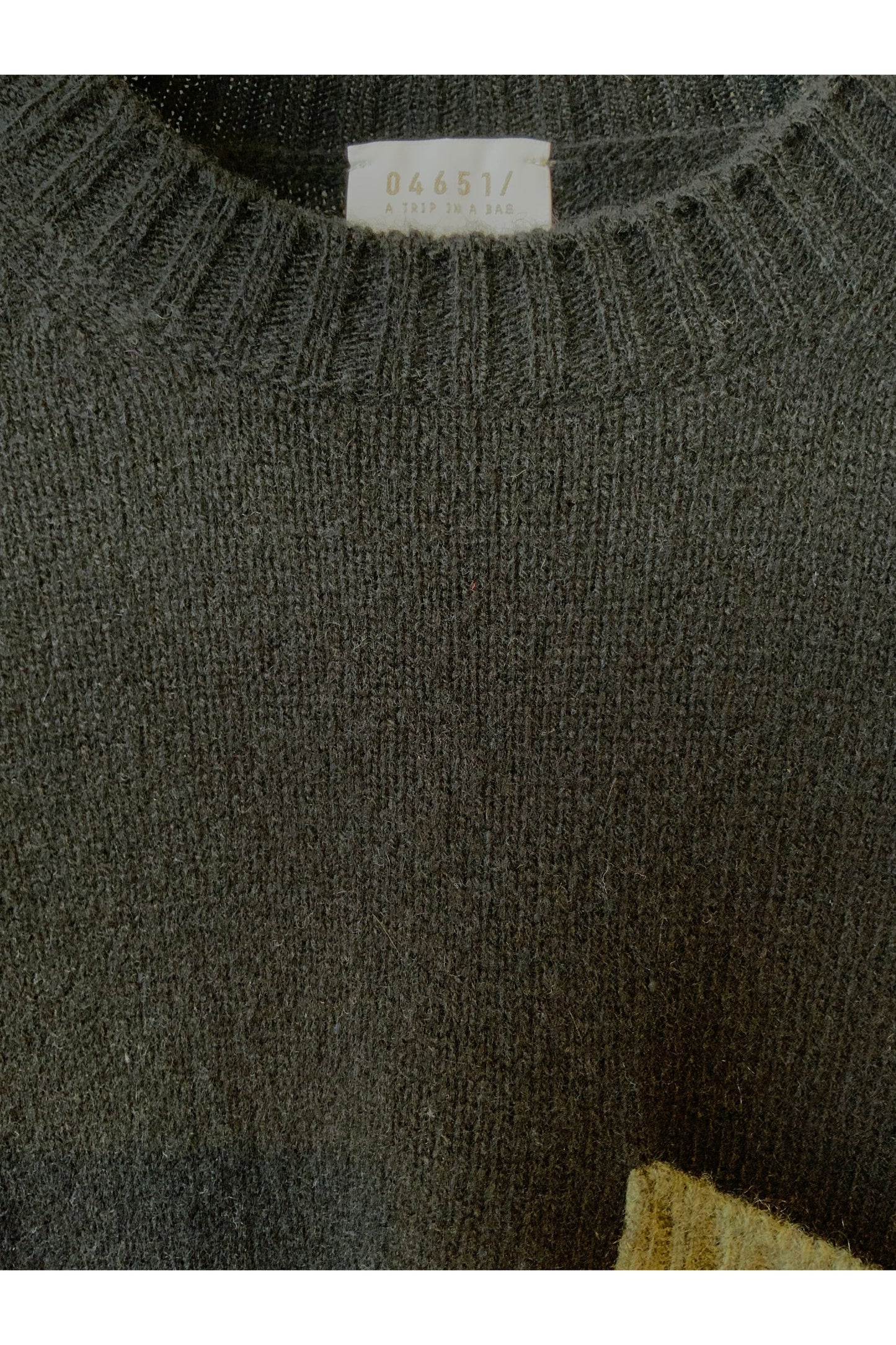 Cashmere Pocket Crew - Black/Olive - DUNE + SALT