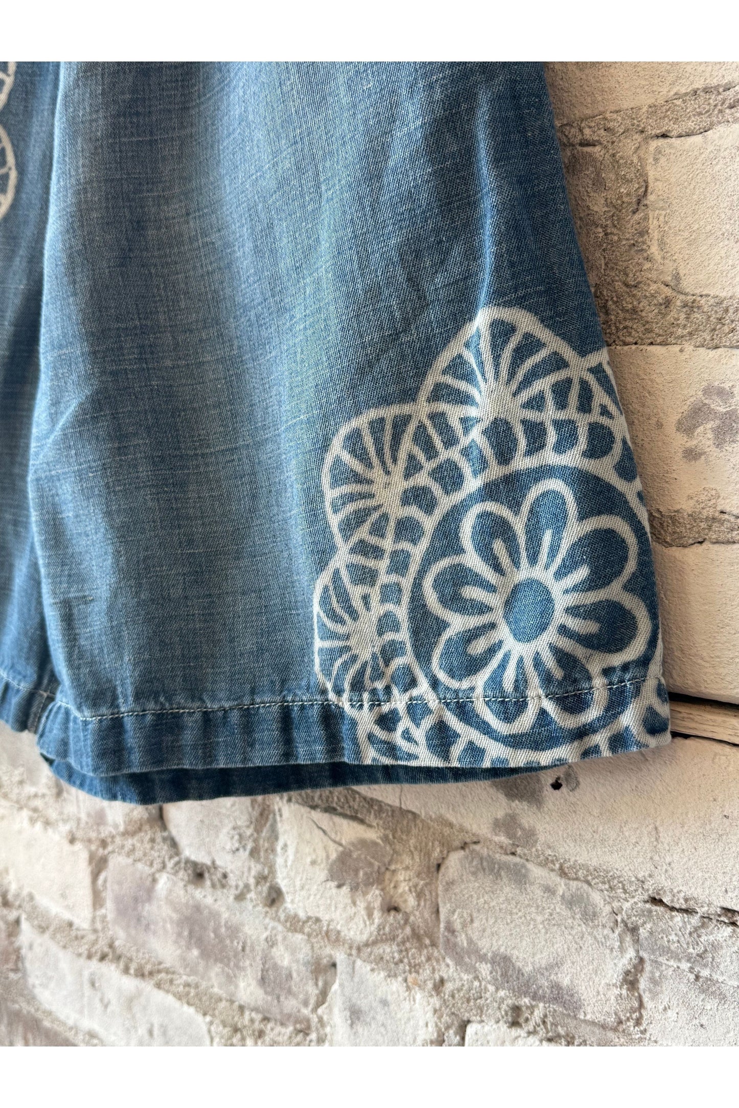 Sunny Afternoon Short - Medallion Print Chambray