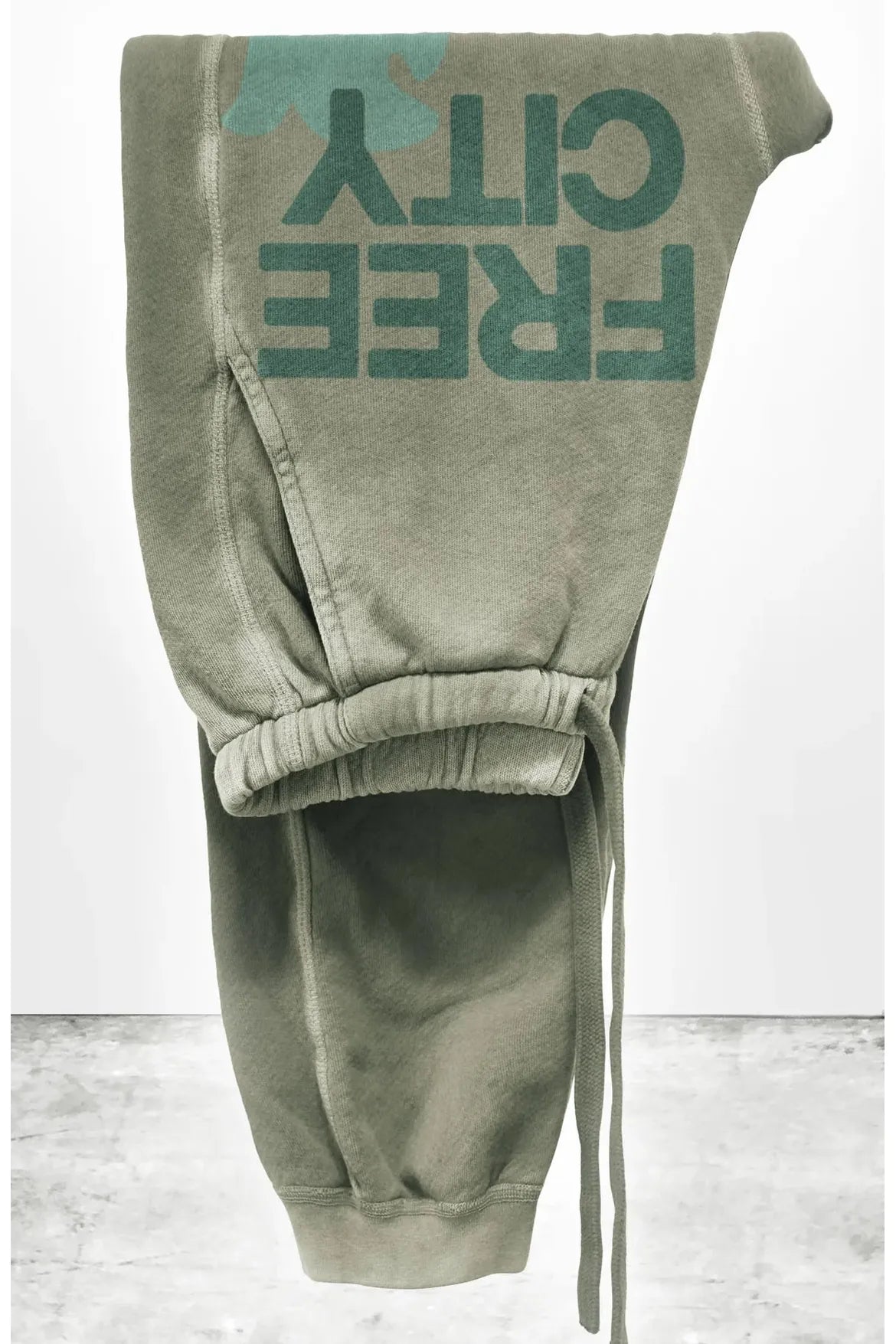 FREECITYLARGE SUNFADES Pocket Sweatpant - shrooms - DUNE + SALT