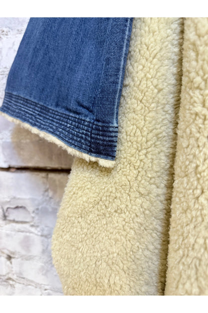 FREECITY X COMMUNE INDIGO SHERPA-BEAR BLANKET
- Indigo Blues - DUNE + SALT