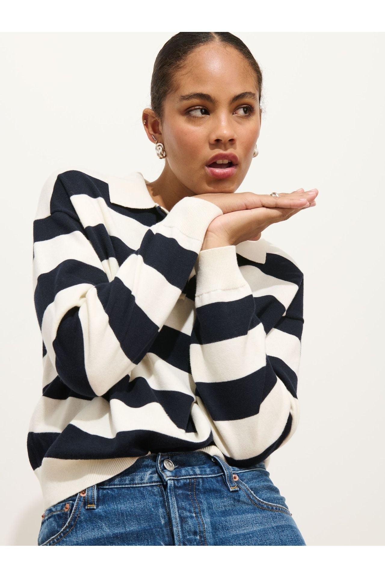 Bond St Stripe Sweater In Cotton Cashmere - Ivory/Navy - DUNE + SALT