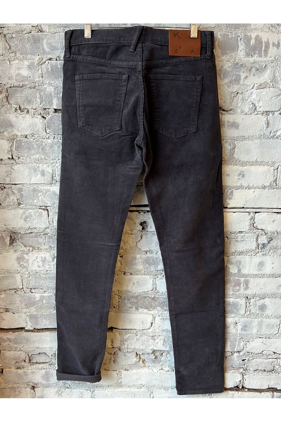 The Pen Slim Stretch 16w Corduroy - Charcoal - DUNE + SALT