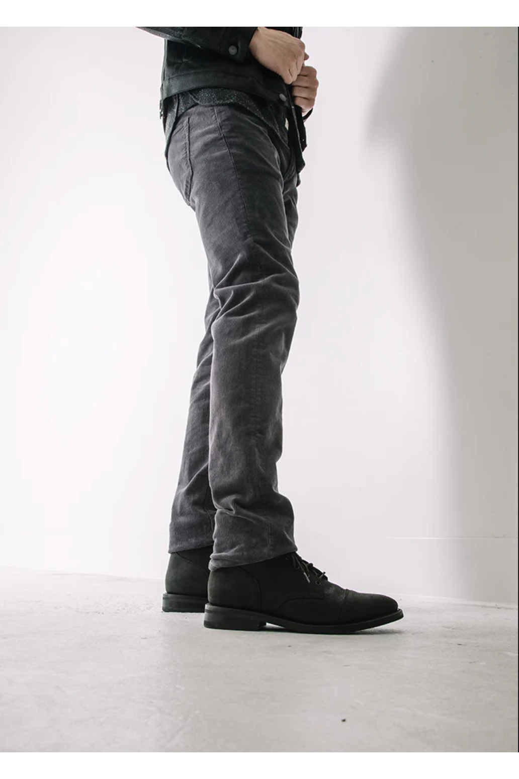 The Pen Slim Stretch 16w Corduroy - Charcoal - DUNE + SALT