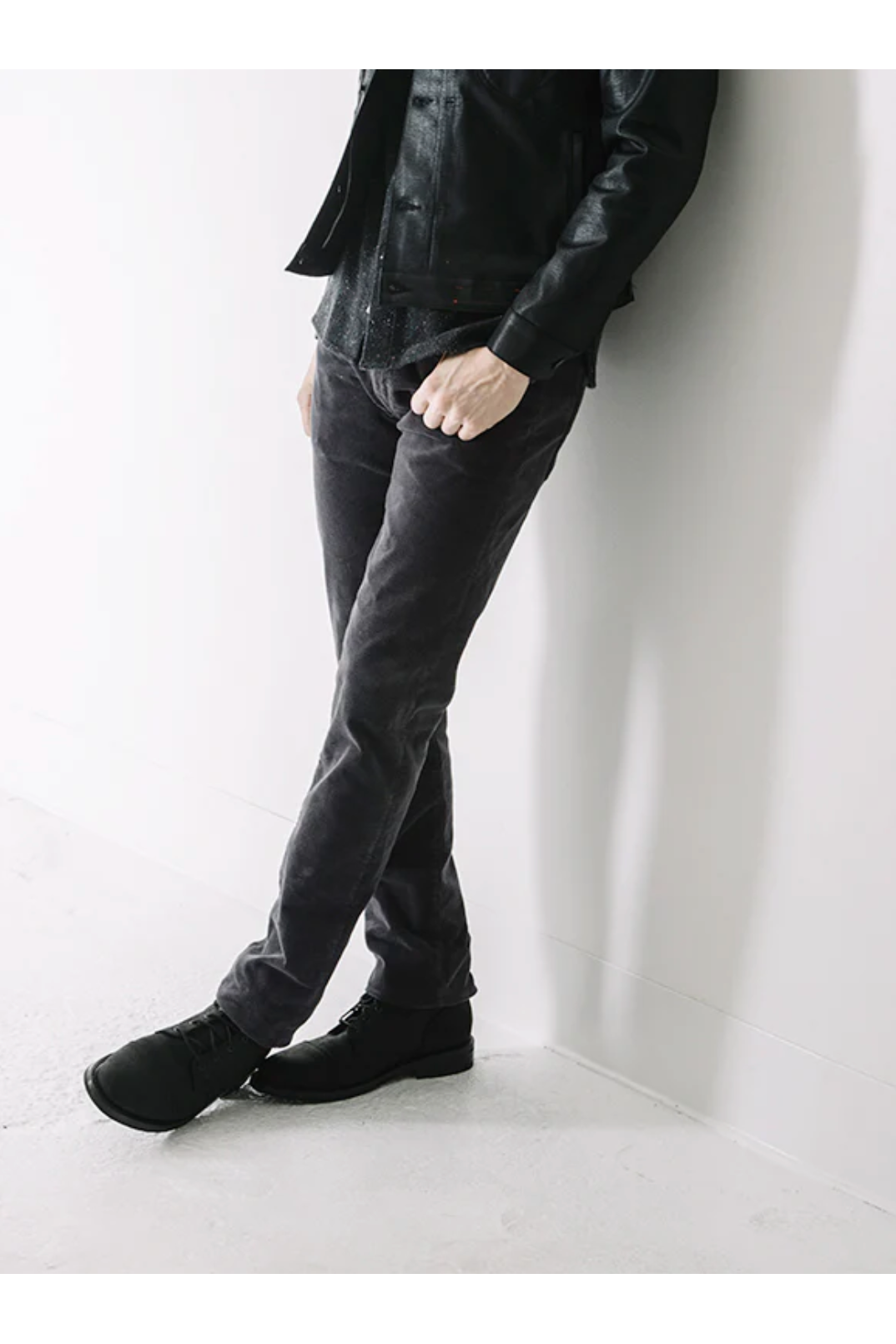 The Pen Slim Stretch 16w Corduroy - Charcoal - DUNE + SALT